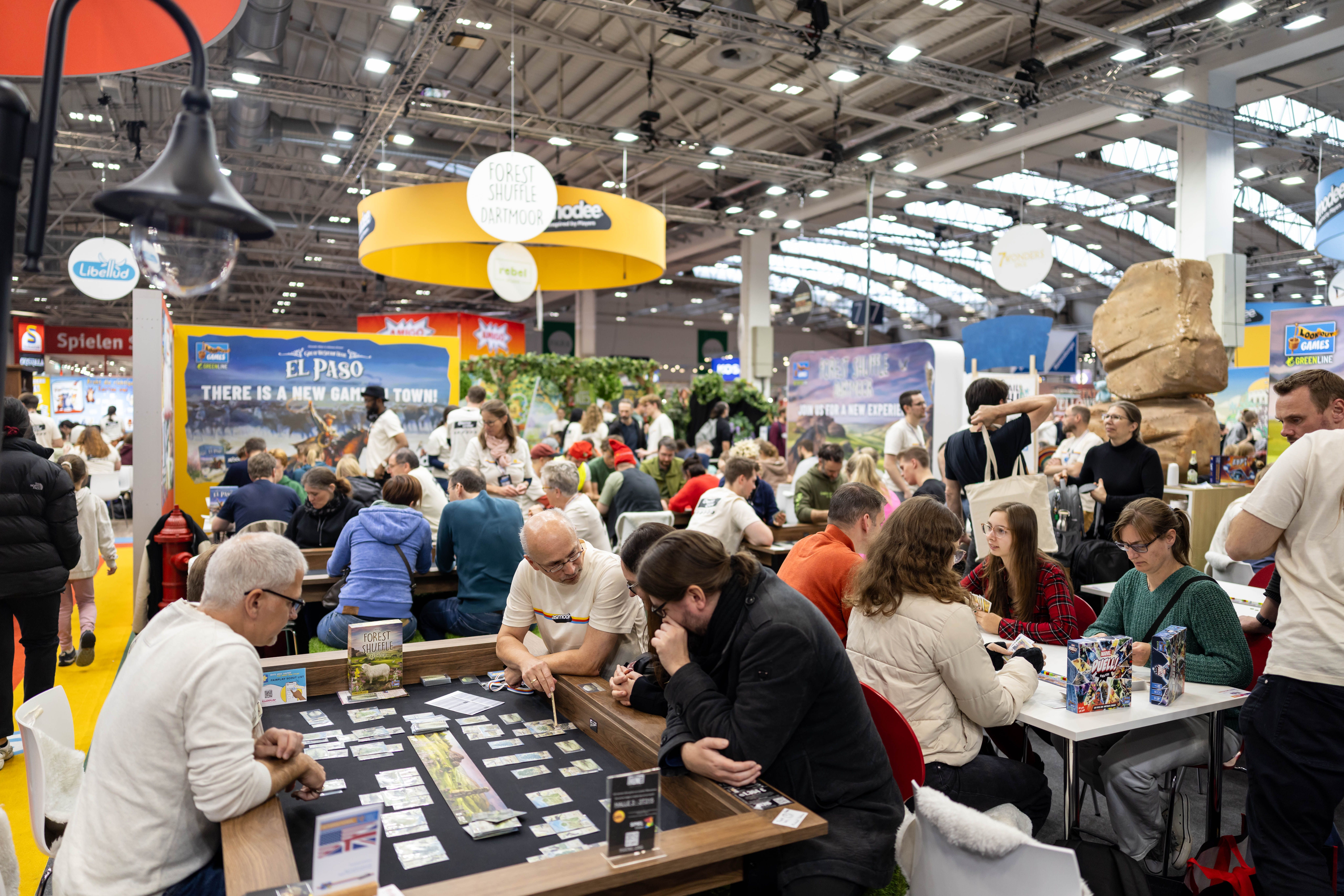 SPIEL 2025 viele Menschen zusammen